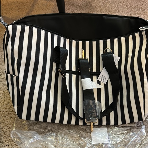 NWT ALICE & OLIVIA DUFFEL BAG - Picture 3 of 8